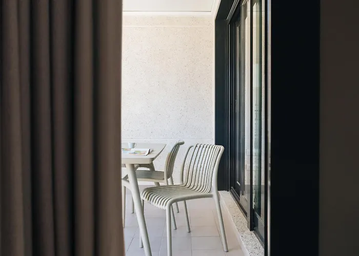 شقة White